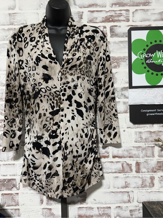 Vince Camuto Tops - Vince Camuto Black and Taupe Animal Print Blouse women’s medium